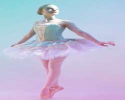 Elle has a secret desire of becoming a Ballerina. She had also taken lessons of ballet, hip-hop dancing, and jazz.
